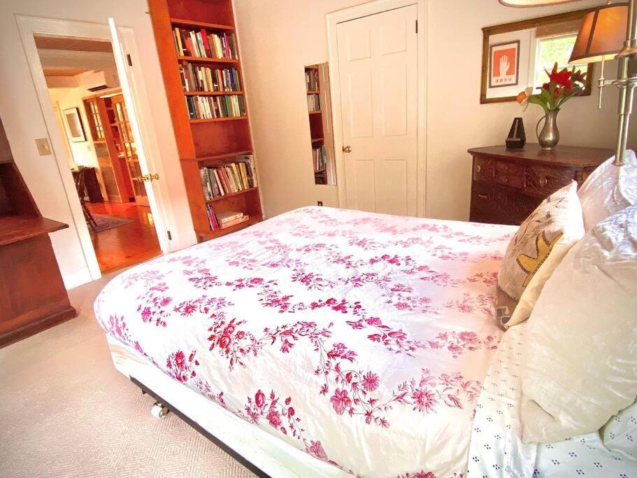 The Farmhouse Suite At Barn & Bike Red Hook Экстерьер фото