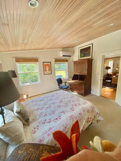 The Farmhouse Suite At Barn & Bike Red Hook Экстерьер фото