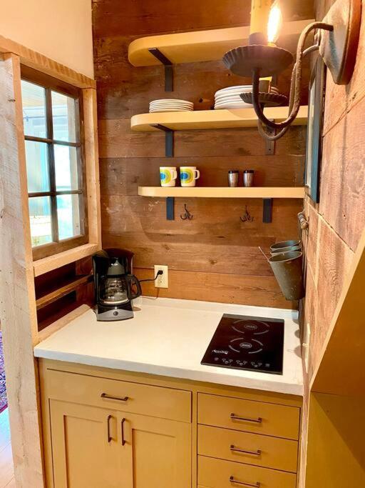 The Farmhouse Suite At Barn & Bike Red Hook Экстерьер фото